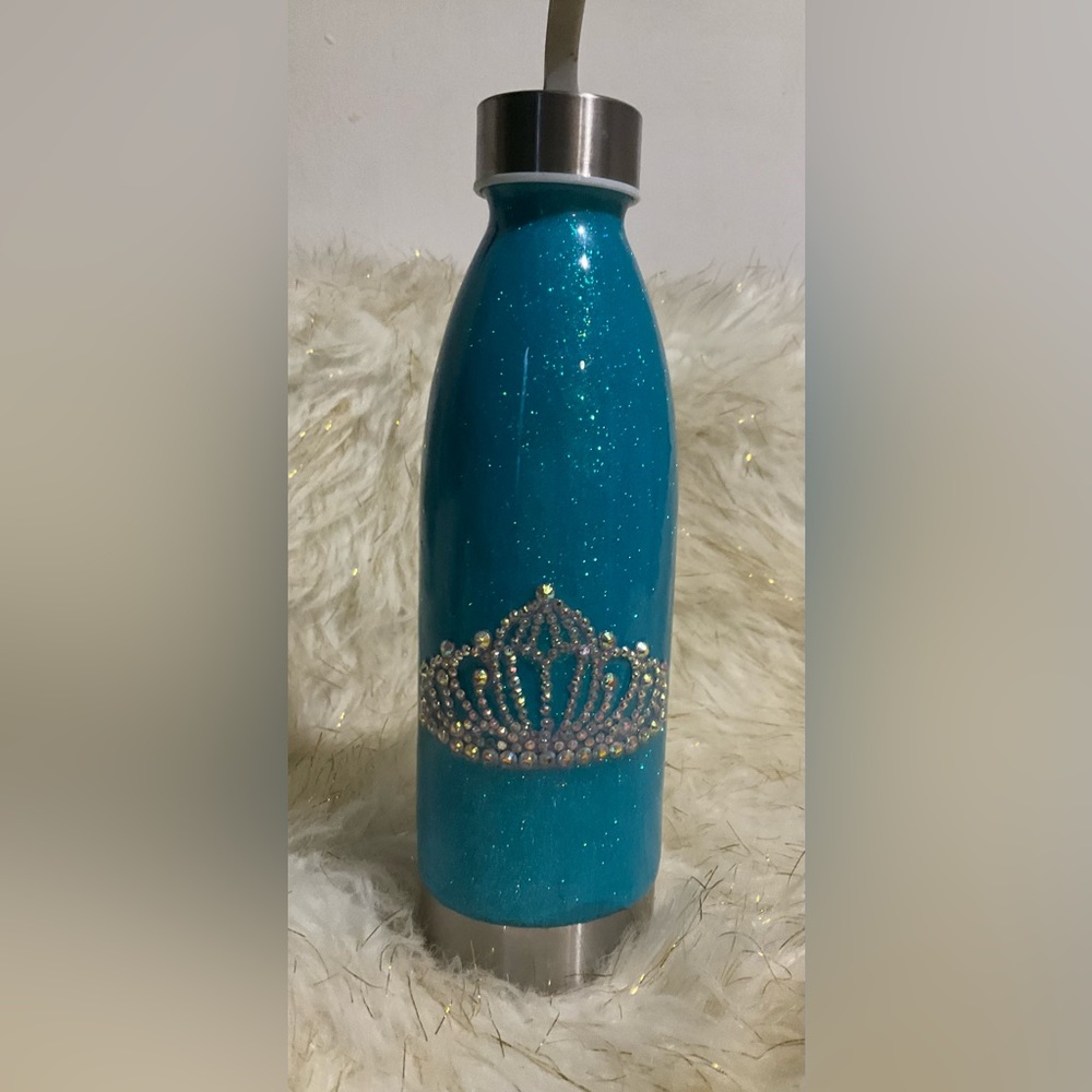 22 oz. Plastic glitter water bottle with metal bottom